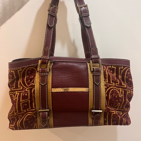 Carolina Herrera very fun bag. Used but still in good condition. - Picture 3 of 3